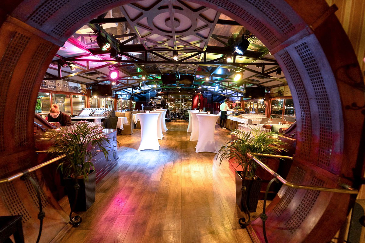 Теплоход-ресторан "Сити Блюз"