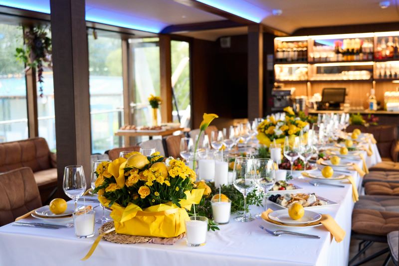 Exclusive! Зимние торжества с прогулкой к Лахта Центр на теплоходе-ресторане!