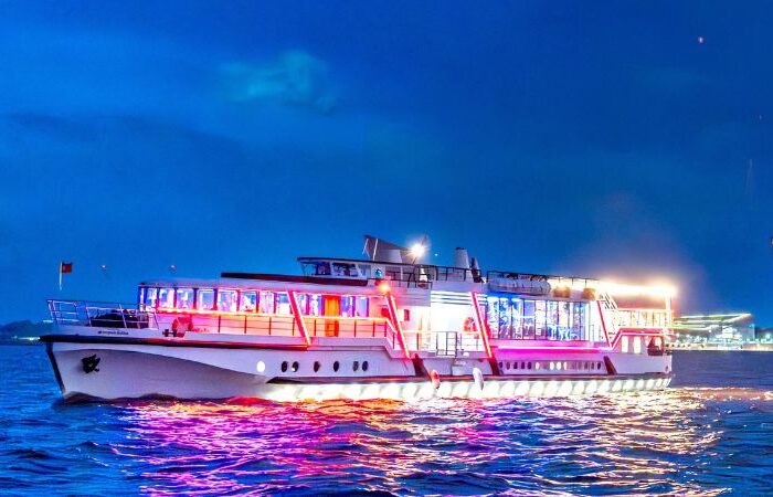 Теплоход-ресторан "Шустрый Бобер"